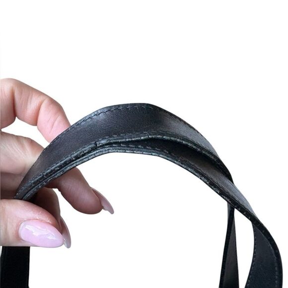 YSL Saint Laurent Leather Tote, MUSEUM BAG SHOULDER Bag - Picture 7 of 9